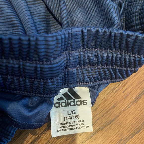 Boys Navy Blue Adidas Shorts YL - Picture 3 of 3